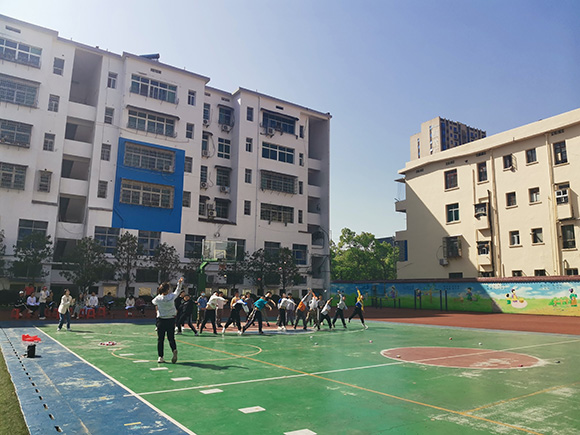 上高县实验小学开展体育优质课比赛活动