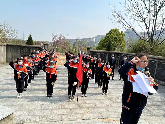 缅怀先烈志 红色永传承——江西庐山市峰德九年制学校清明节主题活动